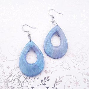 Periwinkle Chameleon Glitter Teardrop Dangle Earrings